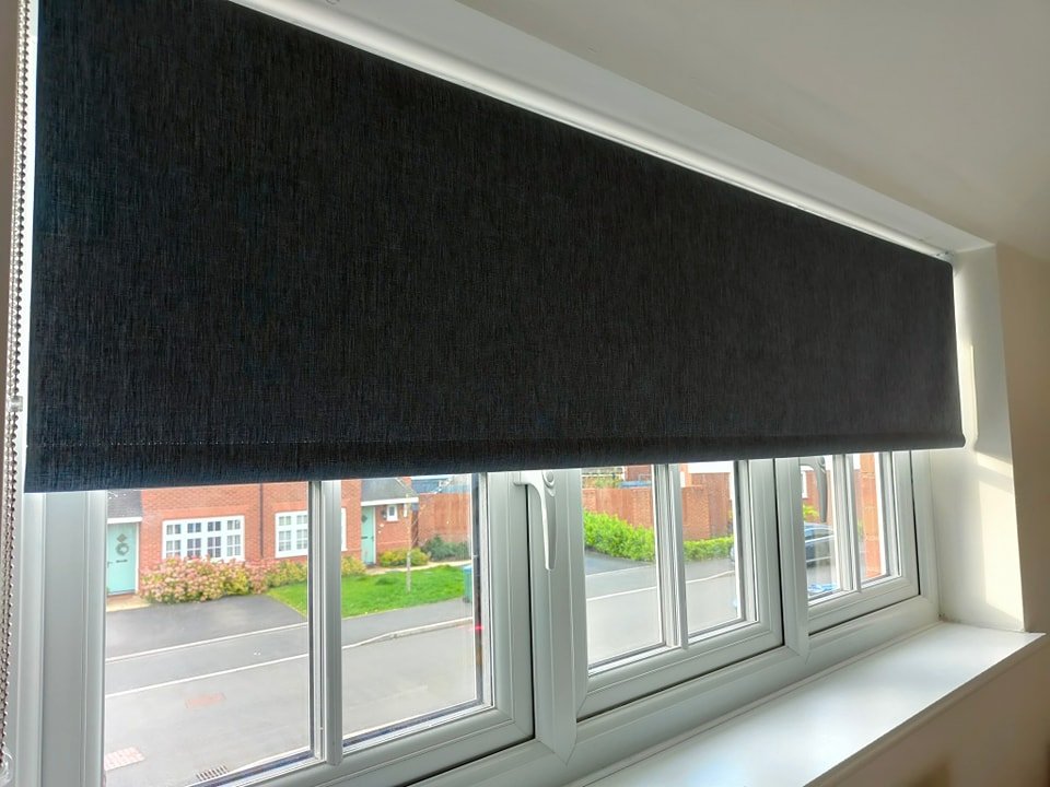 buy online custom made blackout blinds in roller blinds by curtain shop in dubai and dubai blinds suppliers